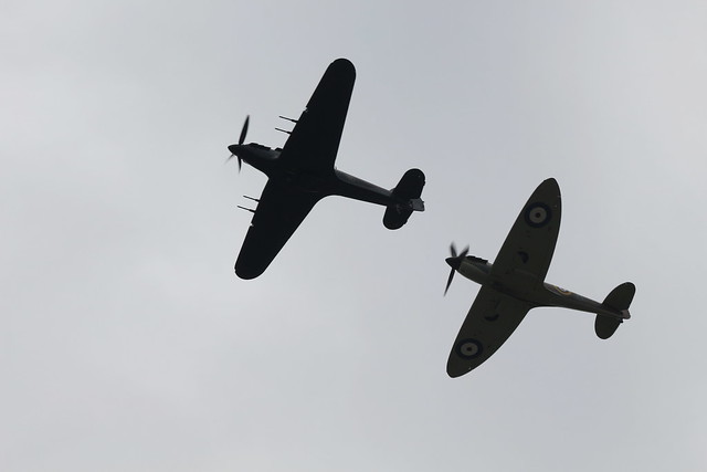 2022-07-20; 0052. BBMF Hawker Hurricane Mk II, PZ865 (1944) en Spitfire Mk IIa P7350 (1940). Montrose Air Station Heritage Centre.