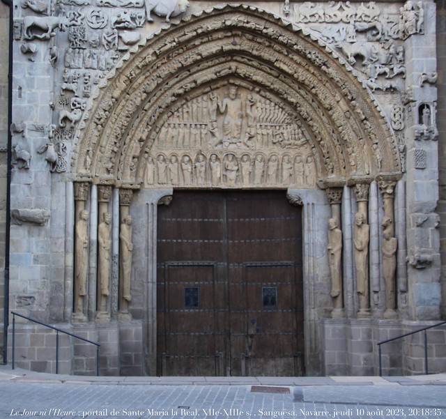 Le Jour ni l’Heure 8253 : portail monumental de l’église Santa Maria la Real, XIIe-XIIIe s., Sanguësa, Navarre, Espagne, jeudi 10 août 2023, 20:18:35