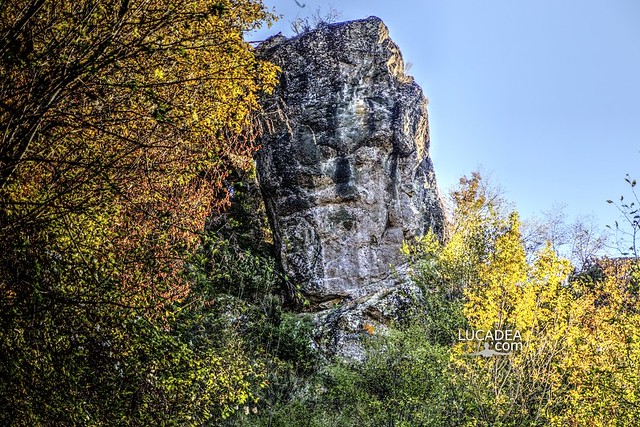 Il misterioso volto megalitico di Borzone in Liguria