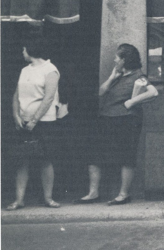 Detalle de una fotografía tomada por Robert Vavra en Zocodover en la parada del katanga hacia 1967
