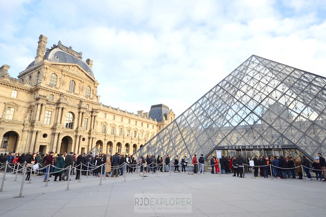 paris city tour louvre museum outside