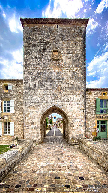 Medieval city gate and remparts (Monpazier/FR)