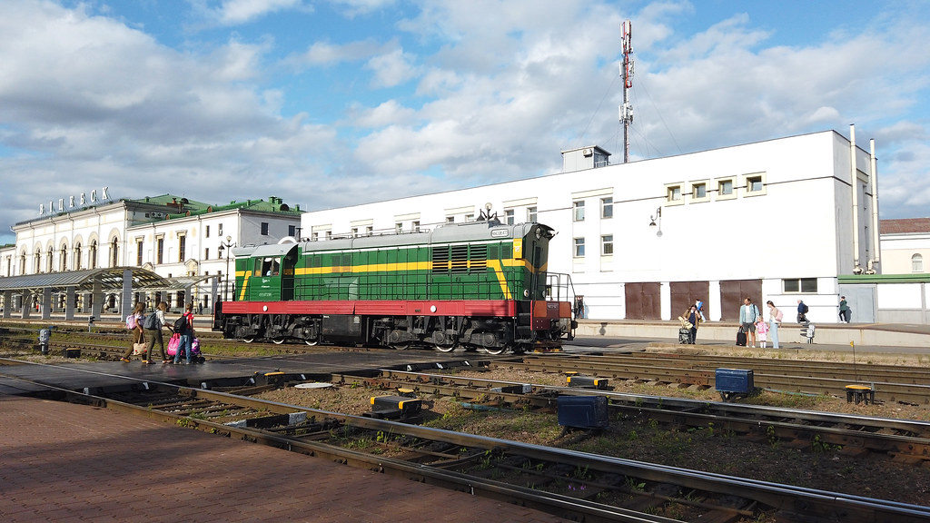 Маневровый тепловоз ЧМЭ3-5437 на станции Витебск (Беларусь).