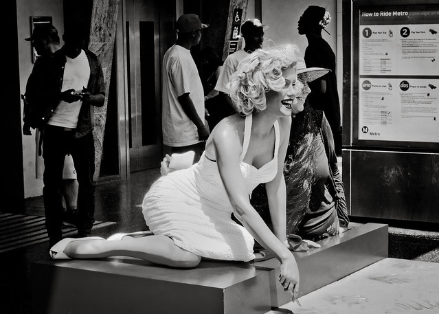 Marilyn Monroe Photo Stand – Black & White
