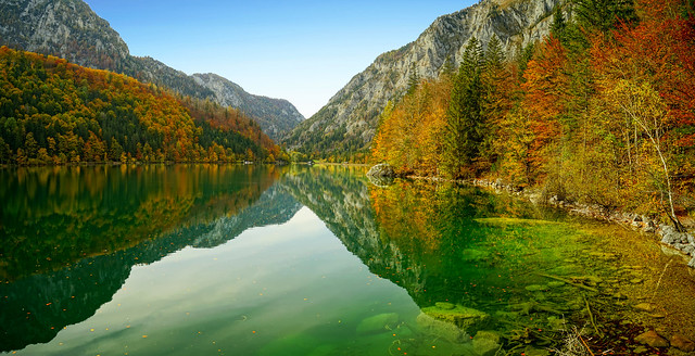 Leopoldsteiner See im Herbst