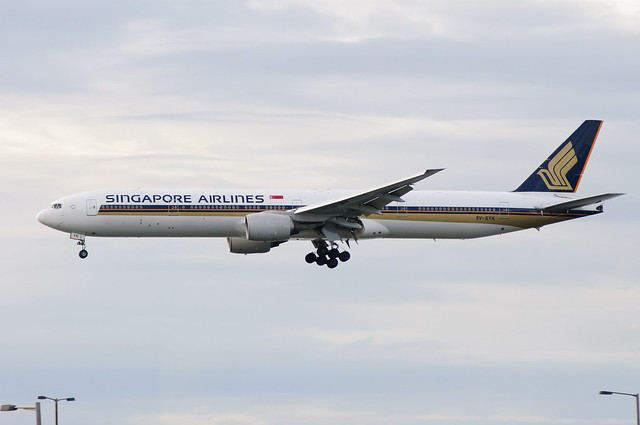 Singapore Airlines - Boeing 777-312 (9V-SYK)
