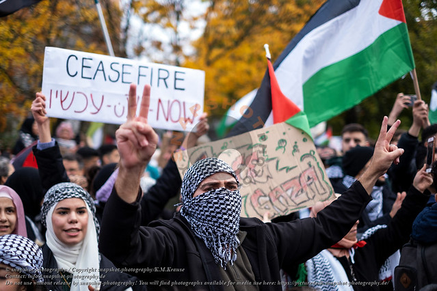 Palestinians demonstrate in Berlin