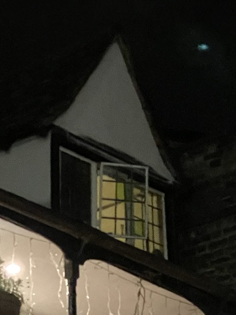 Geöffnetes Fenster beim Eagle Pub in Cambridge