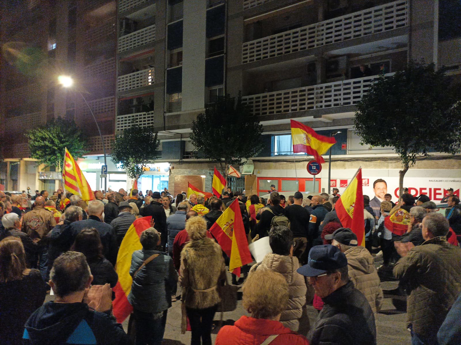 Protesta frente sede PSC Tarragona contra la amnistía al golpe. Lasvocesdelpueblo (11)