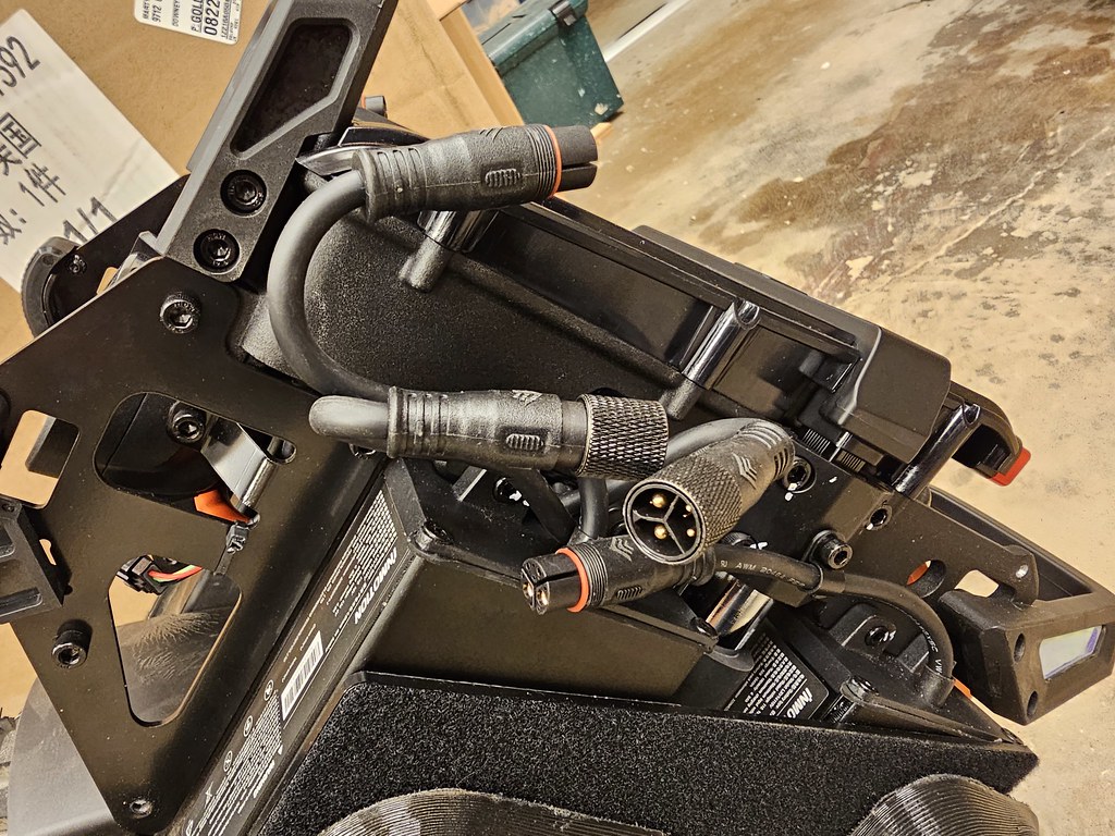 The battery connectors on the Inmotion V14