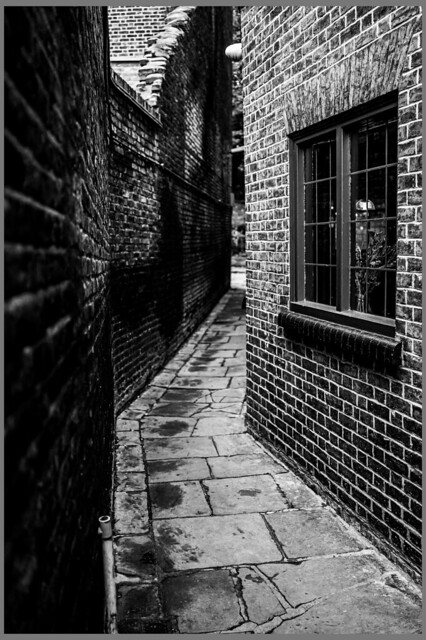 Side alley, Wapping by the Thames, London