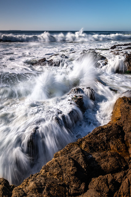rough-waves-of-the-atlantic-rocky-coast-punta-del-este-uruguay