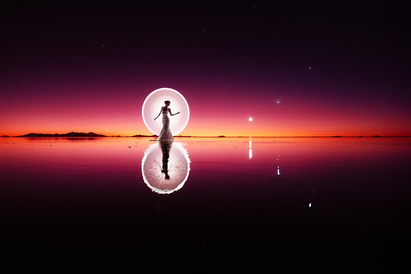 The Red Skies of Uyuni. What a special moment :two_hearts:
Story & behind-the-scenes: <a href="https://youtu.be/3-tO8LMVzLE" rel="noreferrer nofollow">youtu.be/3-tO8LMVzLE</a>