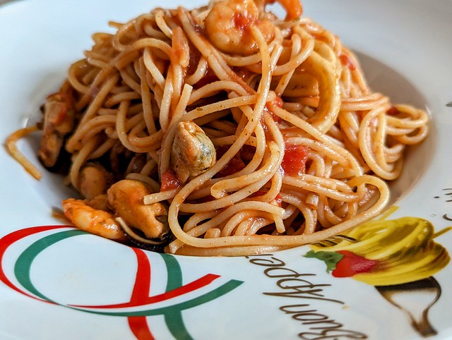 Spaghetti al pomodoro e Frutti di Mare / Spaghetti in Tomatensauce mit Meeresfrüchten