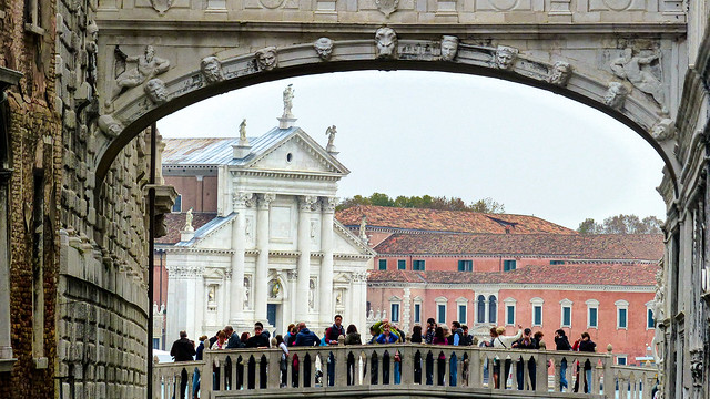 A view under the Bridge of Sighs (PPP)