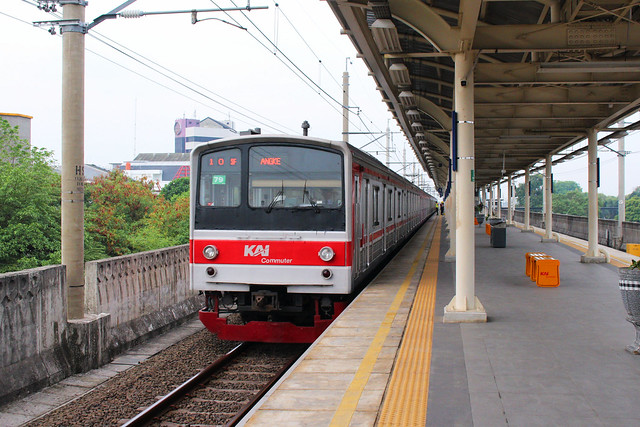 A JR 205 Series Numbered 79 Take a Stop At Matraman Station