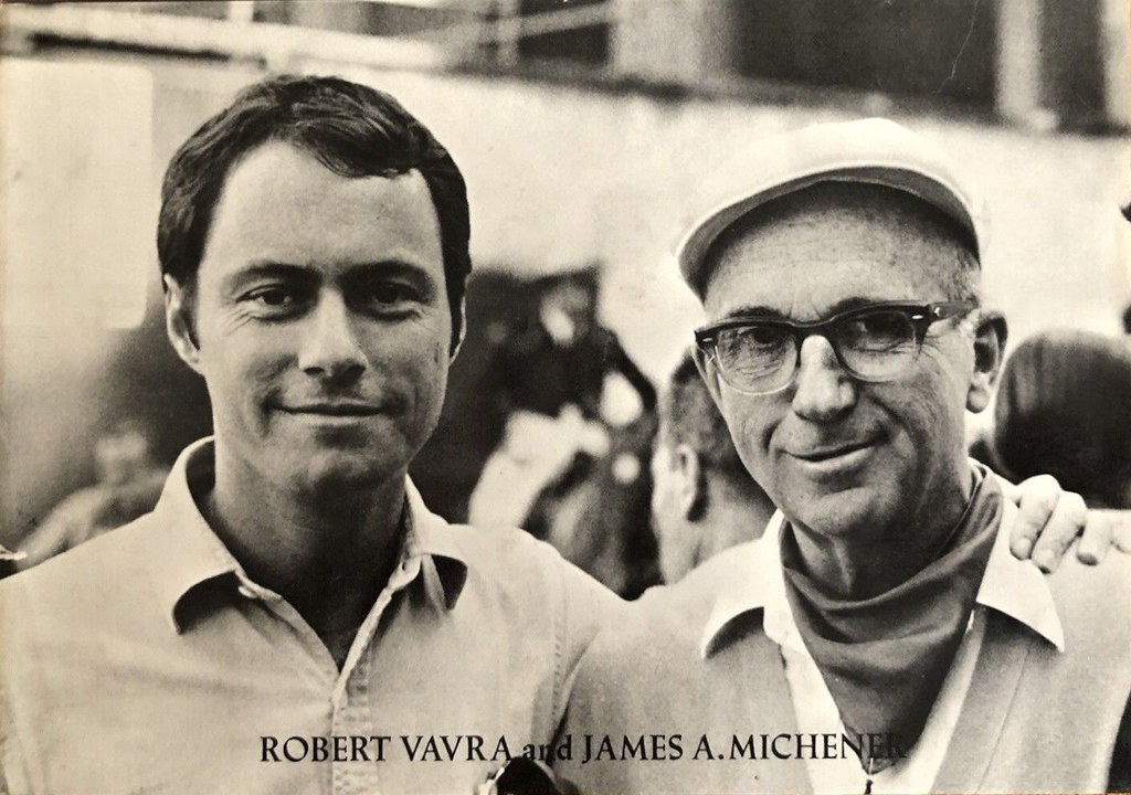 Robert Vavra (izquierda) junto a James A. Michener en los años 60