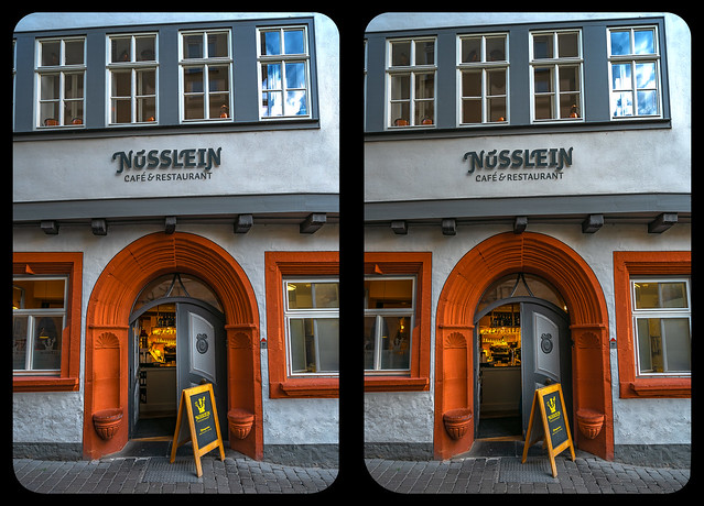 Portal in Erfurt 3-D / CrossView / Stereoscopy