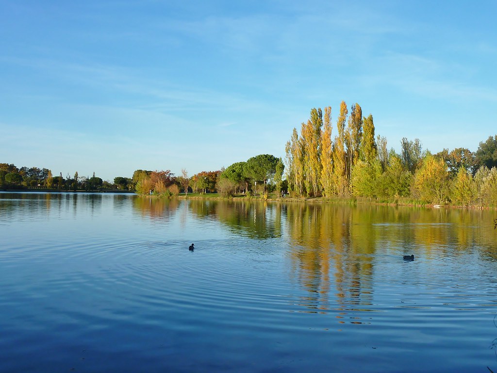 Reflets d'automne sur le lac de la Ramée