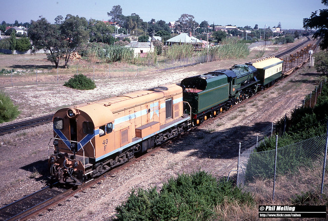7207 F43 V1220 AGS22 at Bassendean 13 April 1988