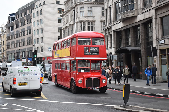 Londoner Buses RML887