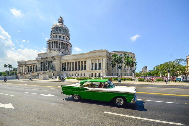 El Capitolio and green car.jpg