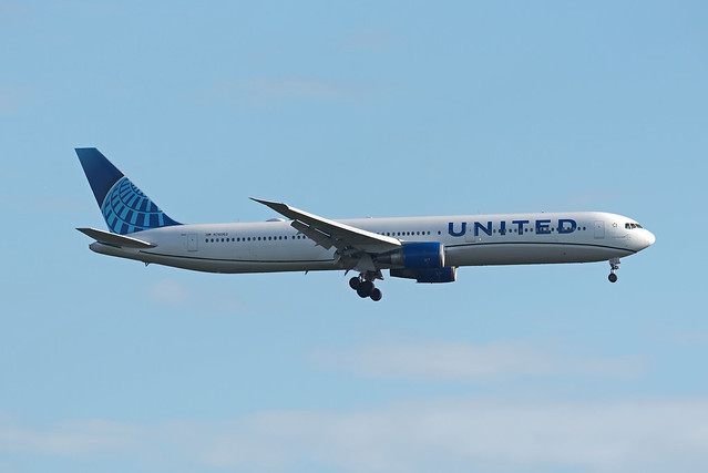United Airlines Boeing 767-424(ER) N76062