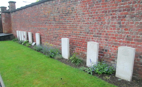 Commonwealth War Graves, Ypres Civil Cemetery