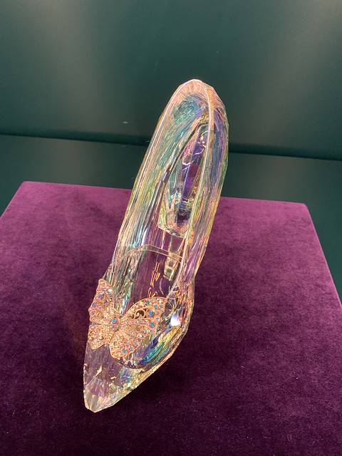 Cinderella (2015) Glass Slipper