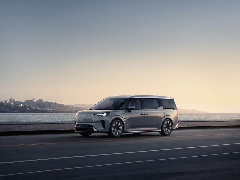 Volvo EM90: O luxuoso monovolume para o mercado chinês