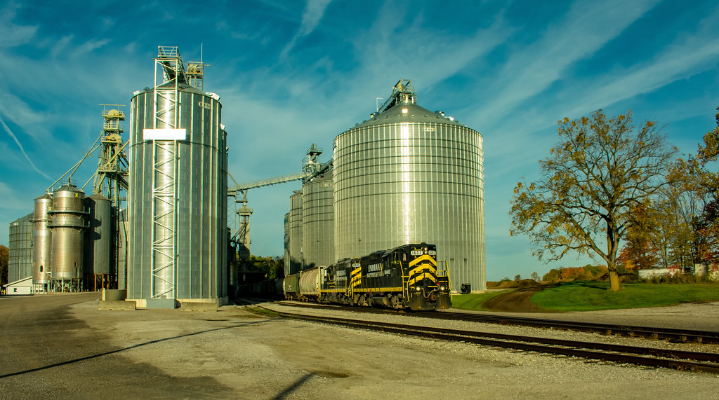 Leaving South Milford on the Indiana Northeastern | Two high… | Flickr
