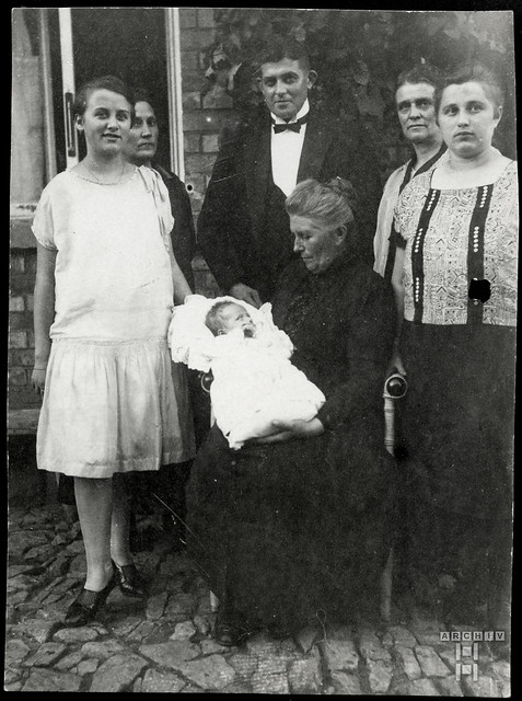 ArchivTappen39(2M)334 Familienfoto, Oma mit Enkel, Deutschland, 1920er