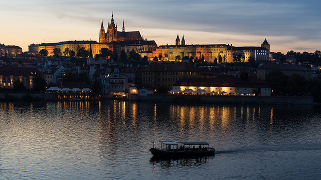 Boat and Castle sunset Prague 1a