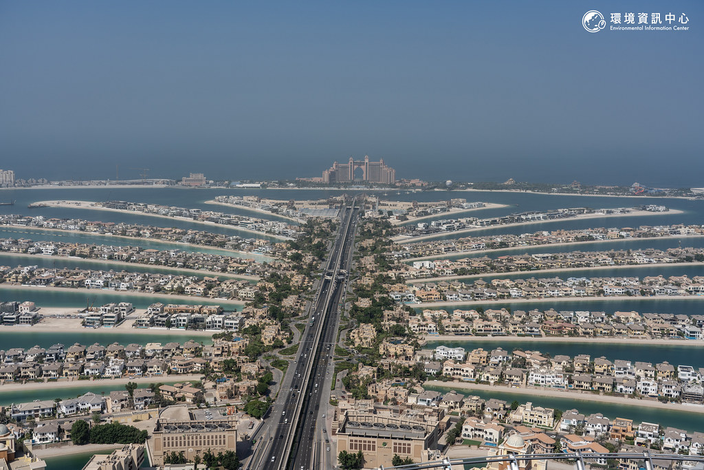 即便從設計到完成都圍繞著爭議，但朱美拉棕櫚島（Palm Jumeirah）仍是杜拜最亮眼、最震撼的建築。攝影：許震唐