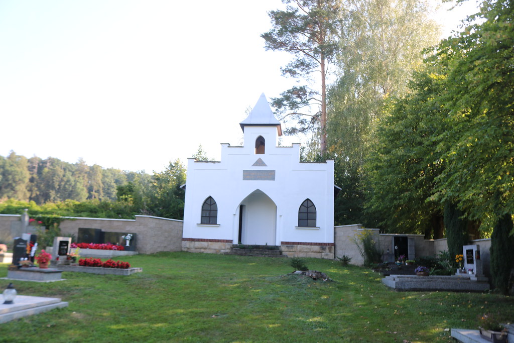 hřbitovní kaple v Sekerkových Loučkách