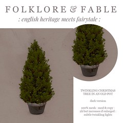 Folklore & Fable : Dark Twinkling Christmas Tree