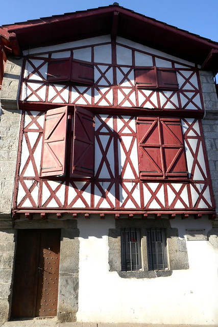Maison de style labourdin, La Bastide-Clairence, Basse-Navarre, Pays Basque, Pyrénées-Atlantiques, Nouvelle-Aquitaine, France.