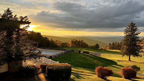 Summit Inn Sunset by kwschaff, pennsylvania pa road trip roadtrip 2023 fall historic summit inn resort farmington sunset sun set gl