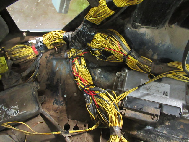 JCB 3CX COMPACT. A MOUSE CHEWED THROUGH WIRING