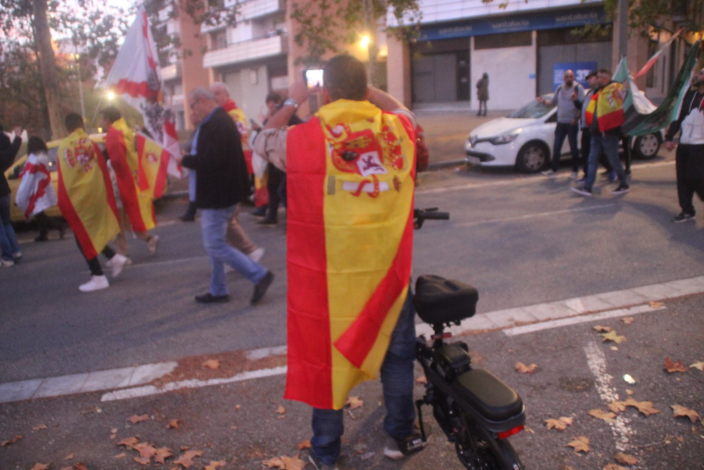 FOTOGRAFÍA. MATARÓ (BARCELONA) ESPAÑA, 18 DE NOVIEMBRE DE 2023. Una protesta pacífica recorre las calles de Mataró contra el golpe de Estado de Pedro Sánchez y PSOE. Lasvocesdelpueblo (32)