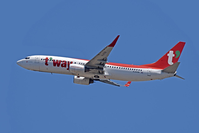 T'way Airlines HL8098, Boeing 737-8KN at NRT
