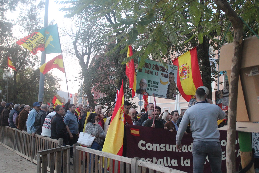 FOTOGRAFÍA. MATARÓ (BARCELONA) ESPAÑA, 18 DE NOVIEMBRE DE 2023. Una protesta pacífica recorre las calles de Mataró contra el golpe de Estado de Pedro Sánchez y PSOE. Lasvocesdelpueblo (23)