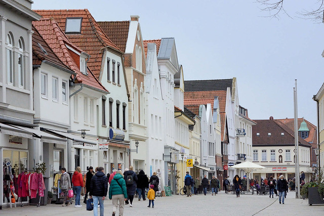 5883 Fußgängerzone - Geschäfte in der Großen Straße;   -  Fotos von Verden, Aller - Kreisstadt des Landkreises Verden in Niedersachsen.