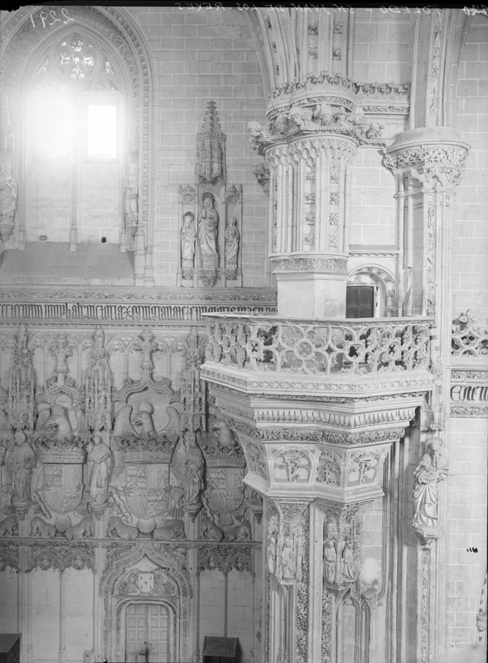 Interior de San Juan de los Reyes. Fotografía de Luis Lladó Fábregas © CSIC, Archivo del Centro de Ciencias Humanas y Sociales