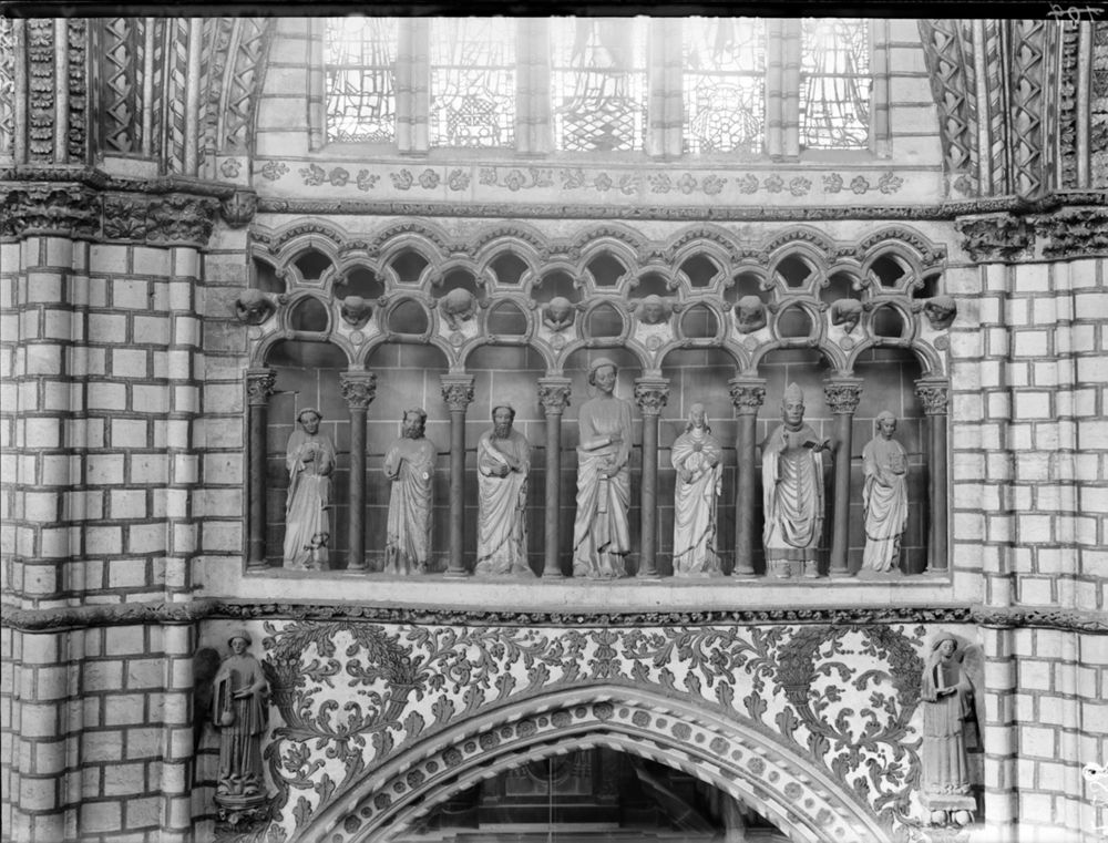 Detalles decorativos de la Catedral de Toledo. Fotografía de Luis Lladó Fábregas © CSIC, Archivo del Centro de Ciencias Humanas y Sociales