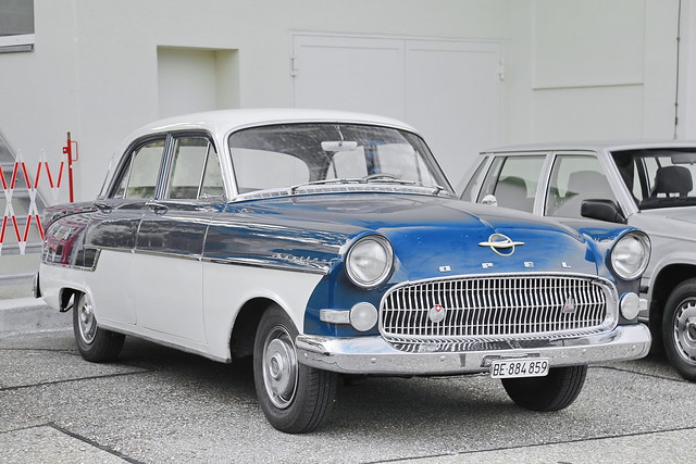 Opel Kapitän 1957 in Bleienbach 29.10.2023 4059