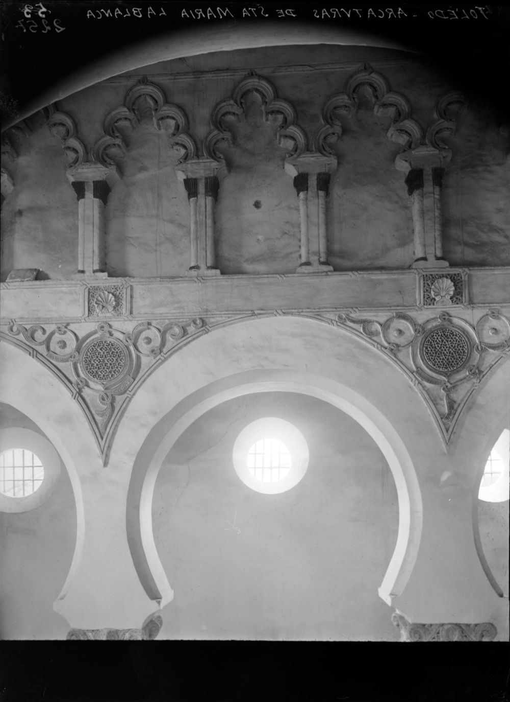 Sinagoga de Santa María la Blanca. Fotografía de Luis Lladó Fábregas © CSIC, Archivo del Centro de Ciencias Humanas y Sociales