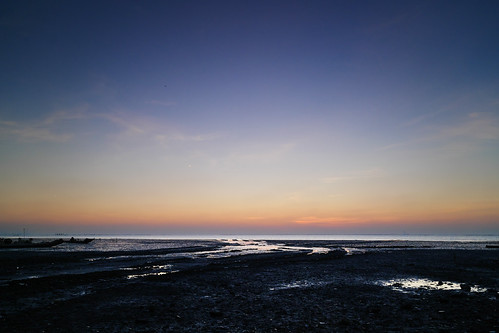 芳苑濕地 夕陽 sunset by Eiki Wang, P1040671-2芳苑濕地 夕陽 sunset lumixs5 lumix lumixtaiwan sigmalens sigma1628mm 彰化 彰化景點 台灣海峽 sea 芳苑景點 海空步道 