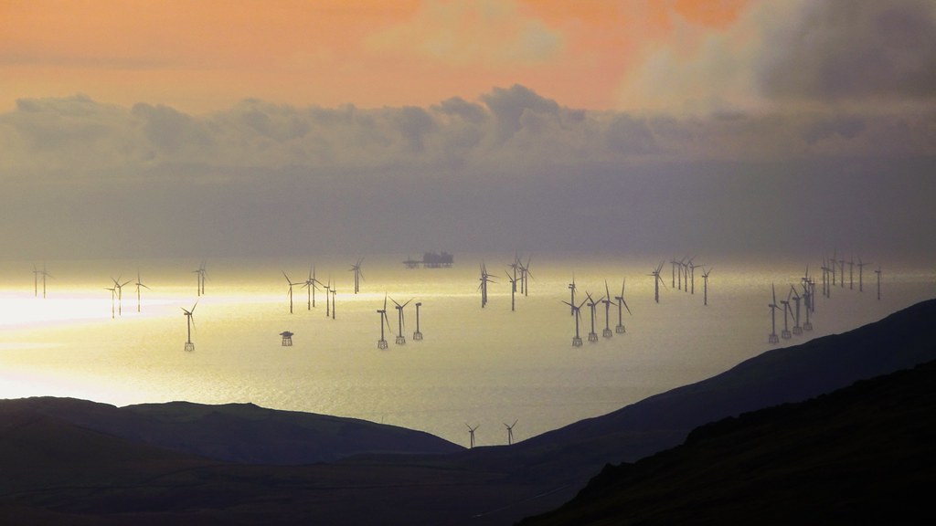 Walney Wind Farm on the Irish Sea (1)