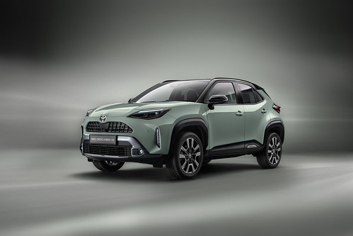 Toyota Yaris Cross inclui novo motor elétrico e mais potência
